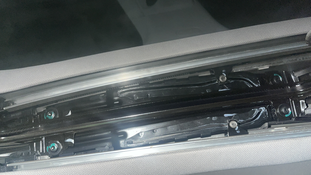 帝豪之锈真是服了
好像帝豪有的问题我都遇到了，车门爆漆，天窗支架有裂纹，右侧后视