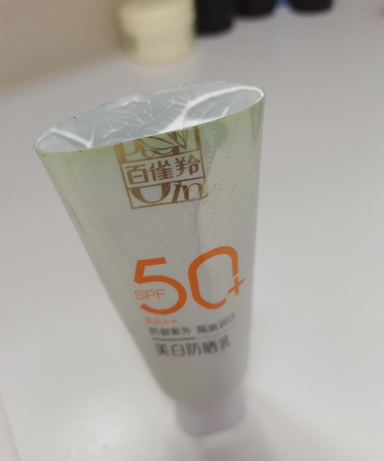 防晒霜软管怎么挤也挤不出来了，我知道里面还有不少货
我这招是跟女儿婆婆学的，一次