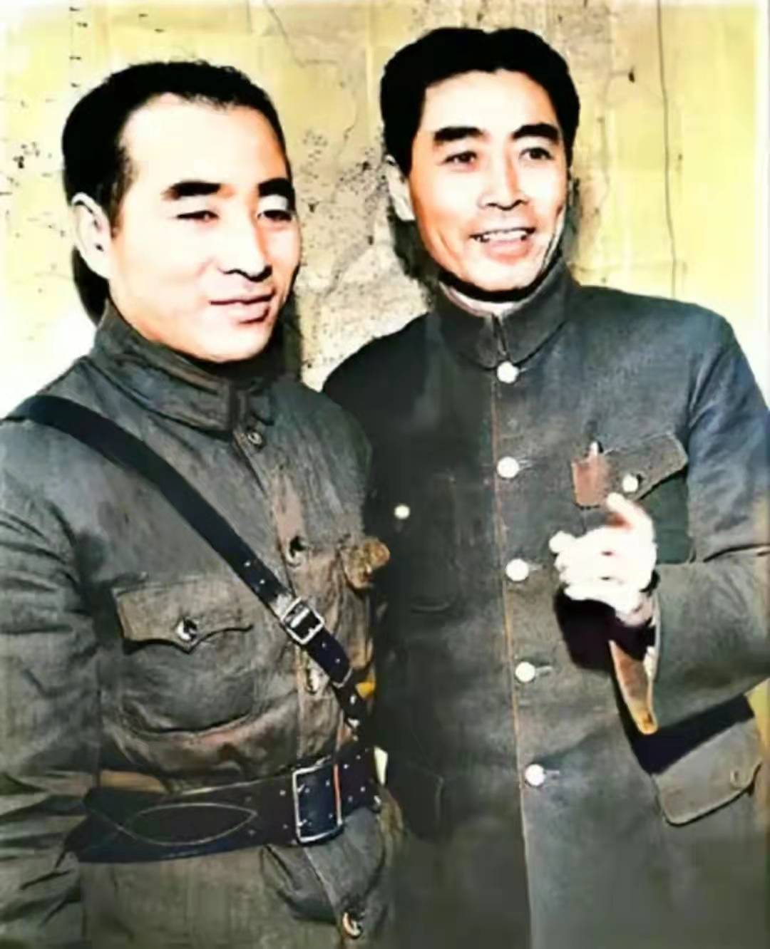 那时候他们都很年轻，英俊帅气，都是两道浓眉，都是共和国的脊梁。
