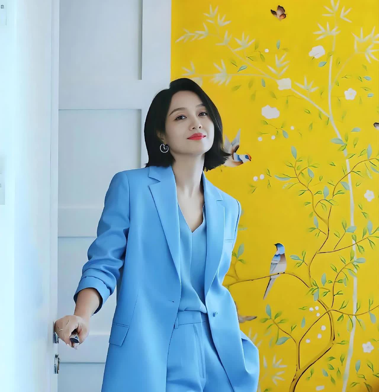 朱丹终于发声了
这几天关于朱丹重男轻女
让女儿连降4级与儿子同班
就为了叫