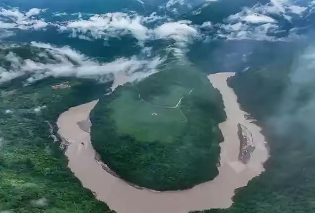 雅鲁藏布江下游水电工程的建设，跟印度一毛钱关系都没有，主要是我们实力和需求都到点