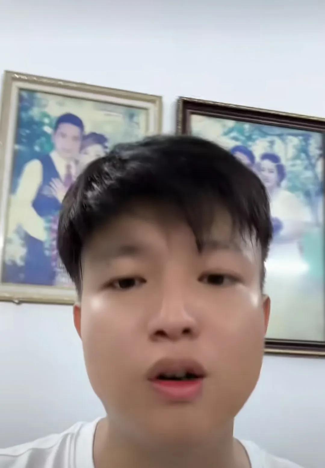 小松直播间昨晚突然不带货，事情可能并不简单。
7月17号上午9点，小松与品牌方在