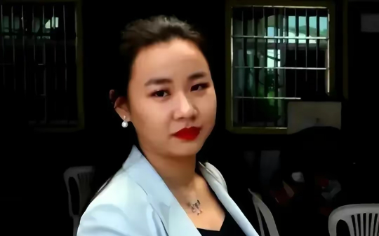 缅北女魔明珍珍被判处死刑，手里有着数十条人命，要我说一枪枪毙太便宜她了…
