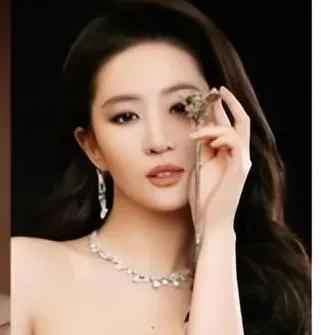 同为内娱85后小花，把刘亦菲和赵丽颖放在一起比较，你更喜欢谁，或者你觉得谁的演技
