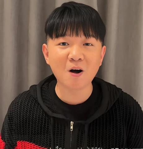 继岳云鹏之后，又一位相声演员要开演唱会了！
10月18日，卢鑫【鑫Bao嘻港城】