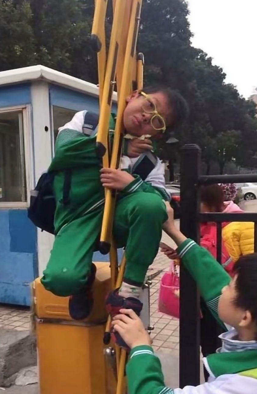 等消防员吧