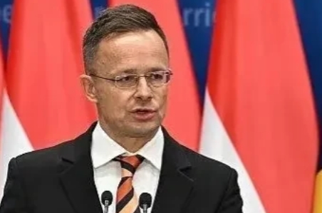 匈牙利外长西雅尔多近日发声，宣布将对三名乌克兰官员采取严厉制裁，并表示这三人不得