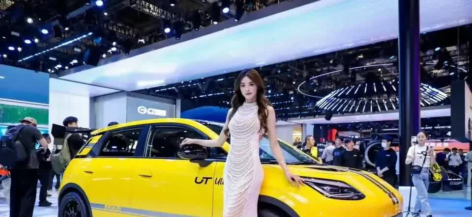 一觉醒来，车圈又热闹了！
2025年购车补贴新政策来袭
1、首次购车，补贴最