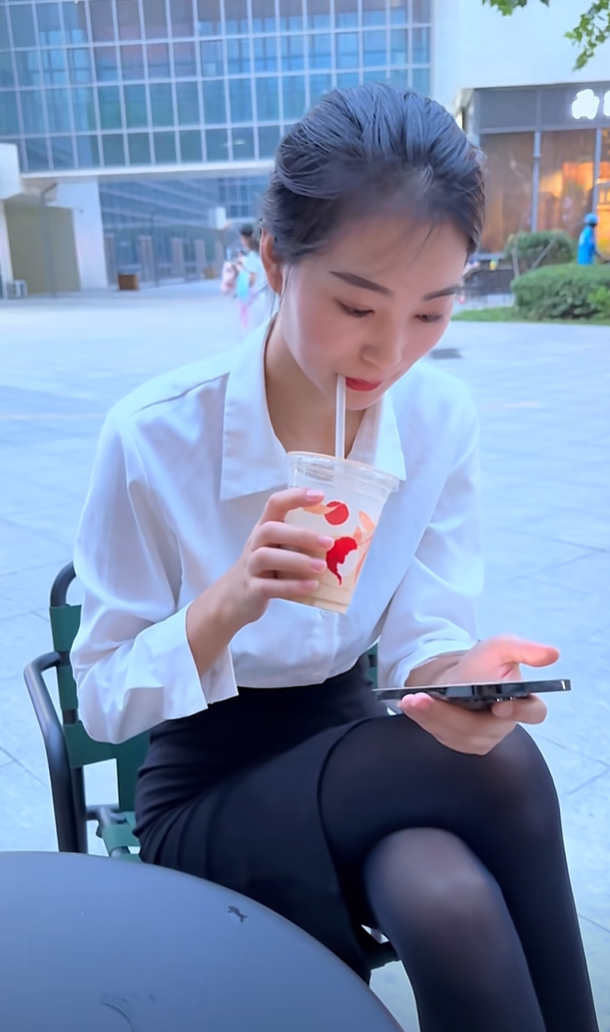 我是新来的，给带我师傅买杯喝的