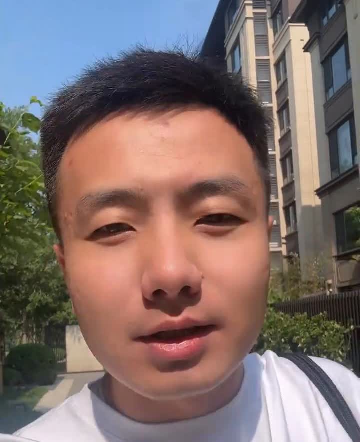 沉浸式提车全新高山8。
现在是周日的9：21，非常兴奋，应该是我最近起的最早的