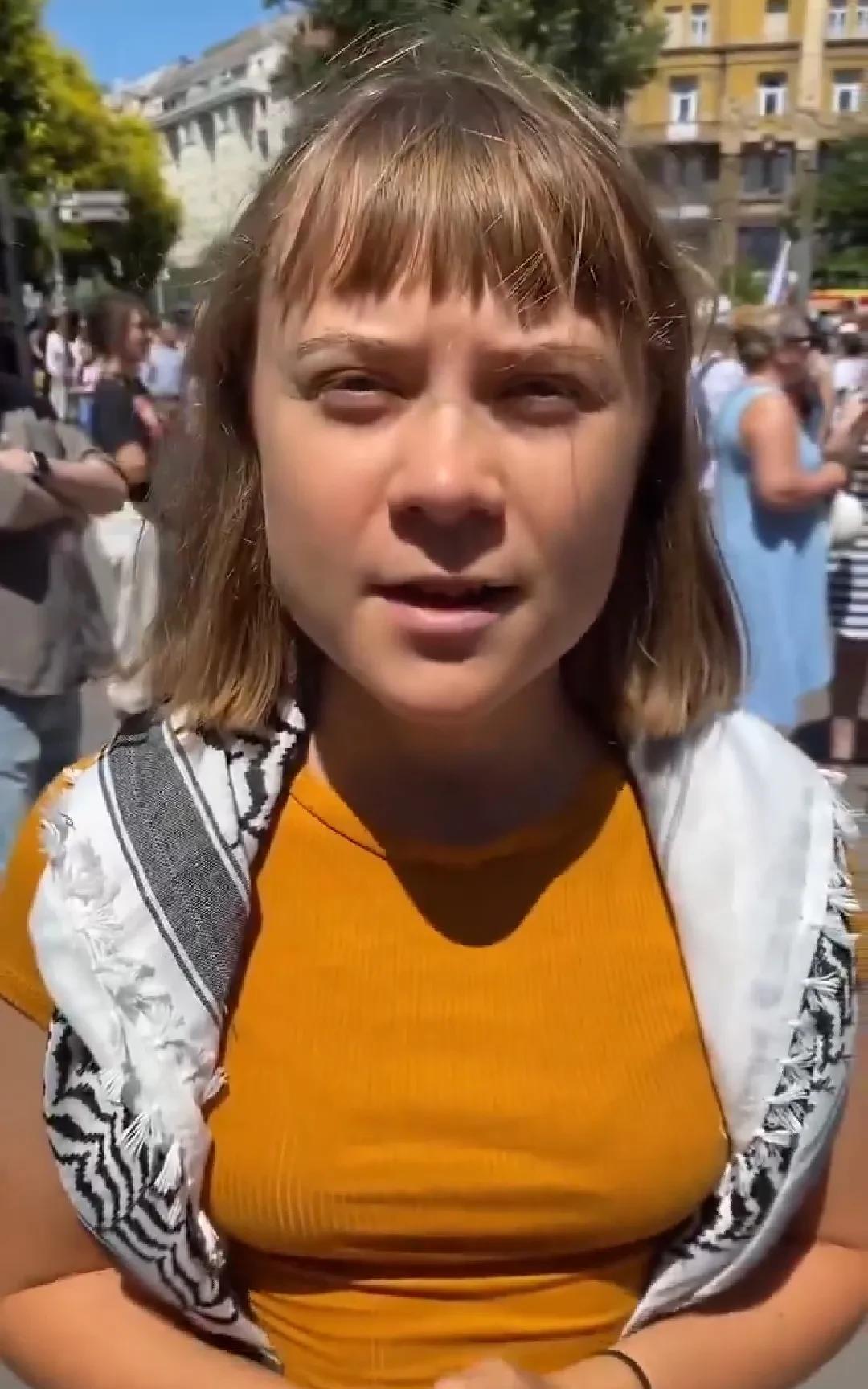 瑞典环保少女在加沙船只上表演完后，格蕾塔·通贝里决定用她的存在来诅咒匈牙利。
 