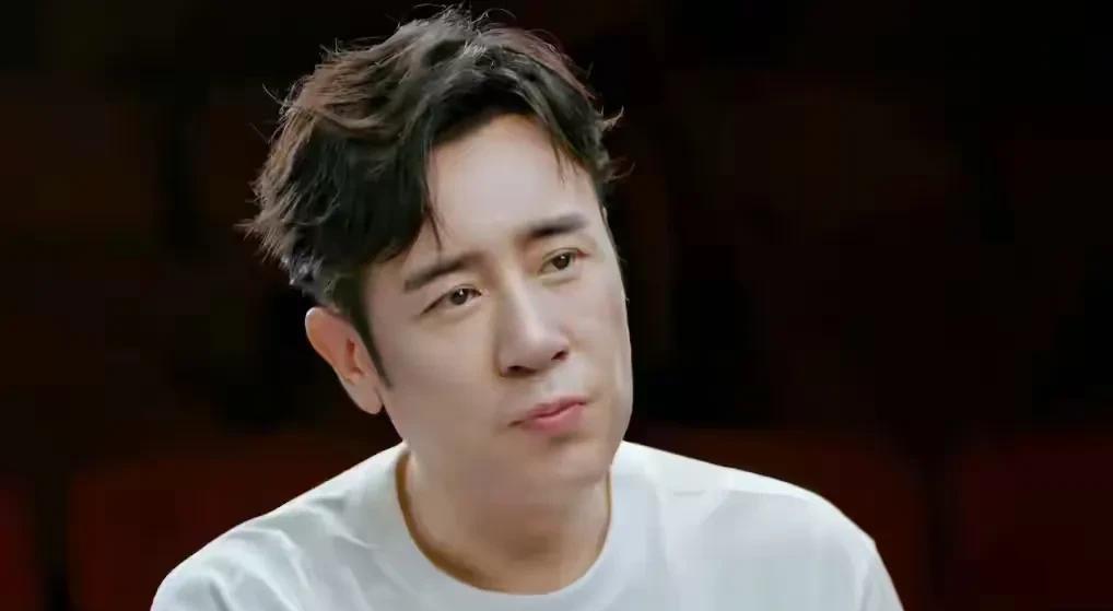 于和伟在重大革命历史题材电视剧《伟大的长征》中饰演毛泽东，这一选角引起了广泛关注