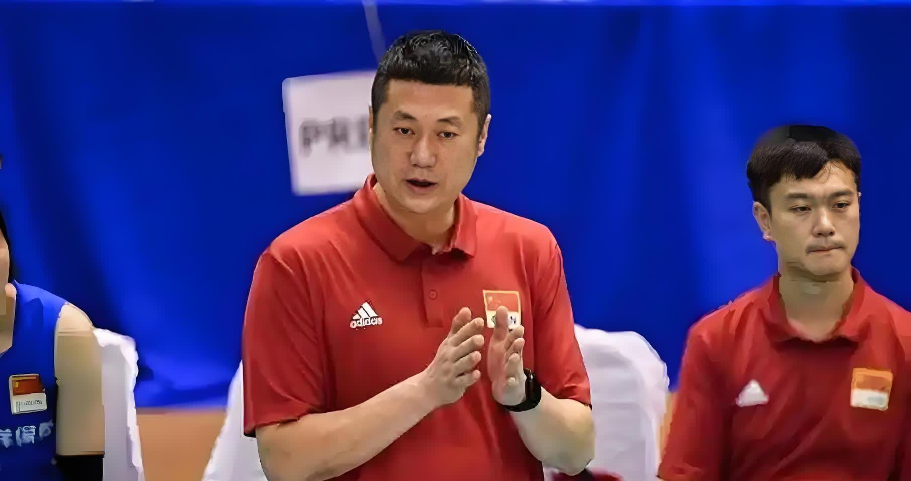 中国女排官方宣布，赵勇担任国家队主教练，国家队19人集训大名单已出，新面孔居多。