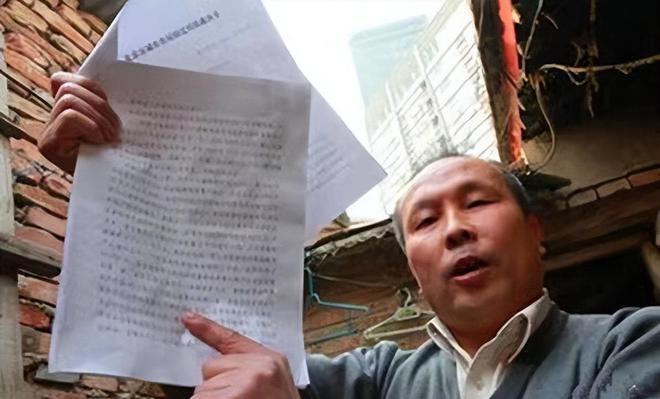 2003年，张长福成为北京“最牛钉子户”，他要400万和3套三居室，原以为奥运召