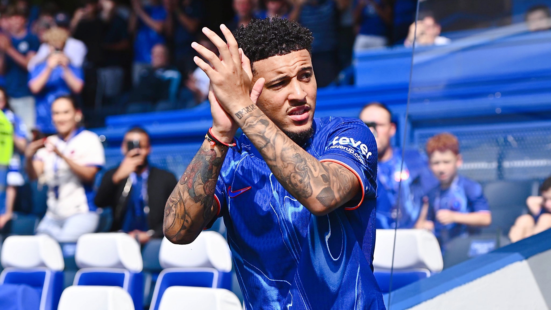 按合同规定如果切尔西排在英超前14位，他们需要以2500万镑的价格强制买断桑乔。