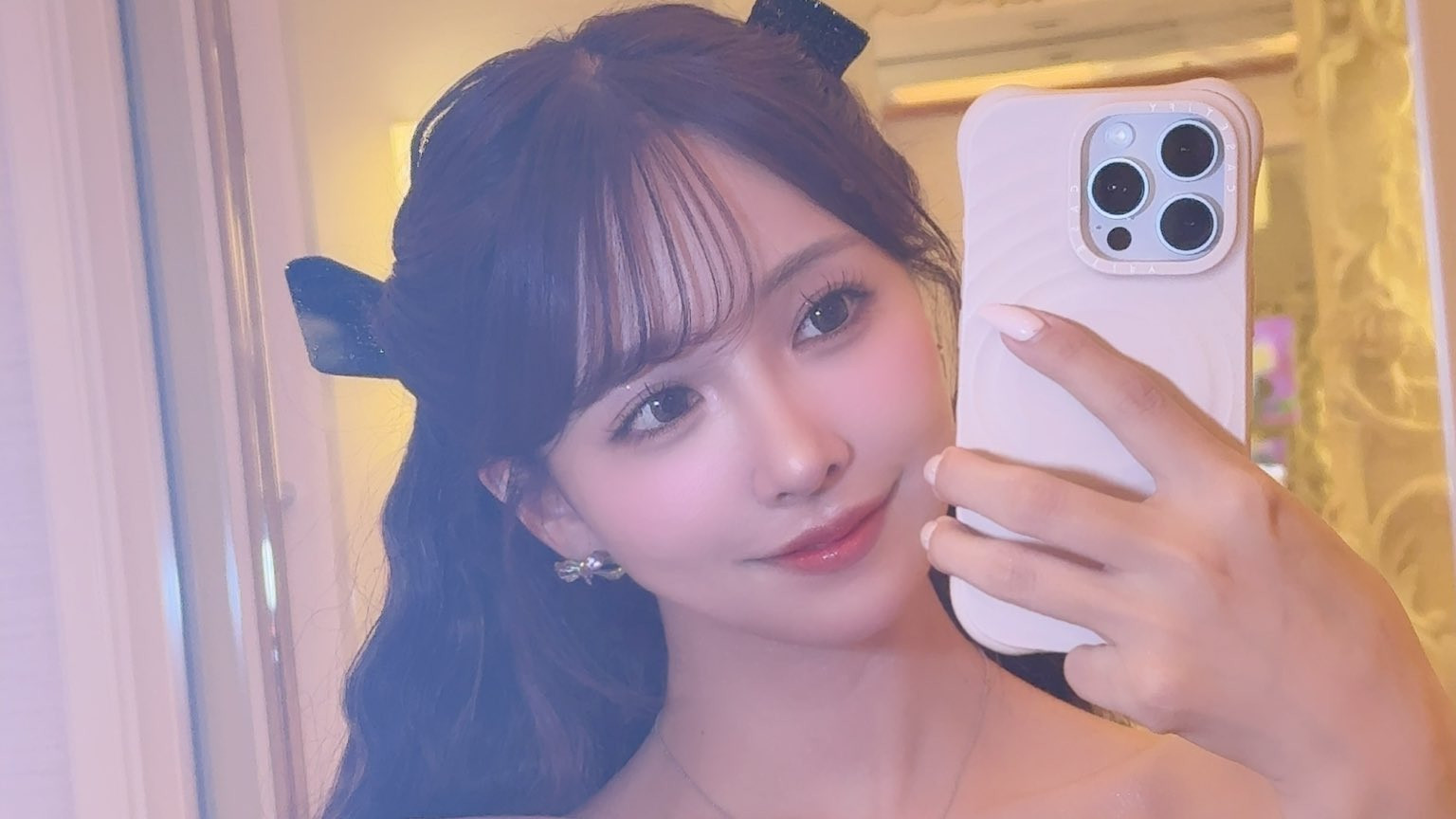 iPhone，如何成为当代女性的数字化妆镜