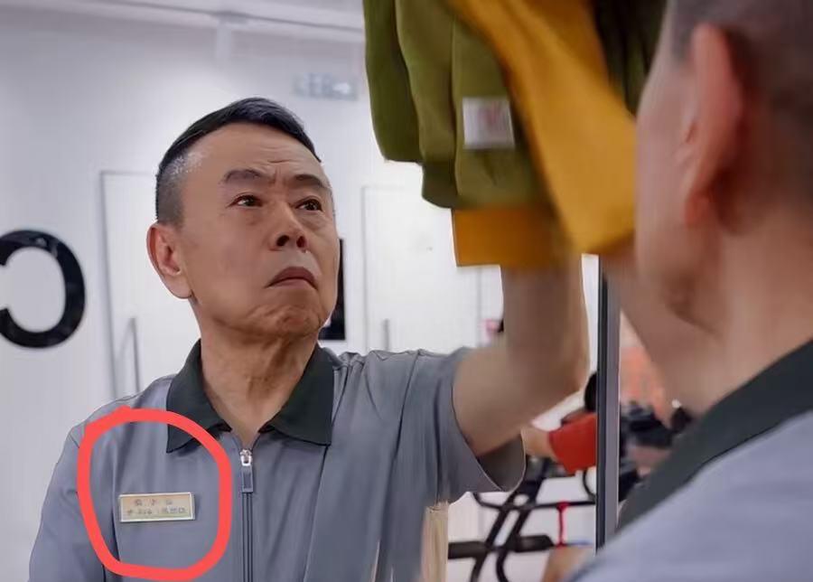 一觉醒来

短剧演员们都沉默了

不是他们没戏拍了，也不是薪酬降了，而是