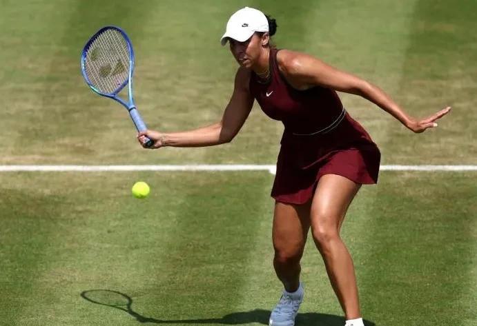 网球女王杯，女单四强已出2席，分别是
WTA500赛女王杯伦敦站，女单第三轮
三