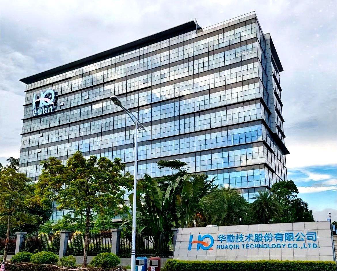 总部位于上海市。
这几年这家公司发展势头挺猛，听说去年刚和几家国际大牌签了合作协