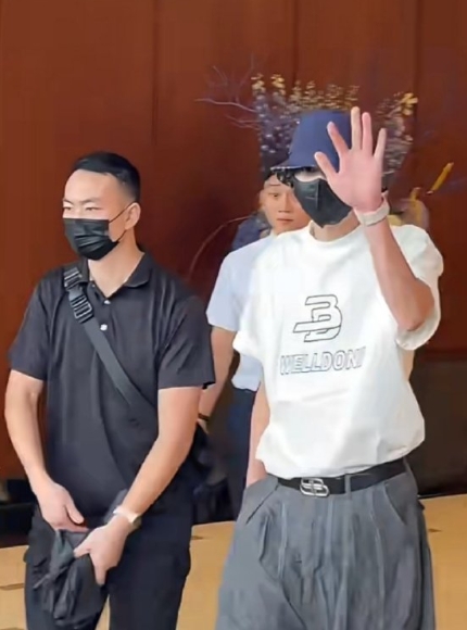 今天出发厦门的田栩宁，依旧是帅气的男大风。