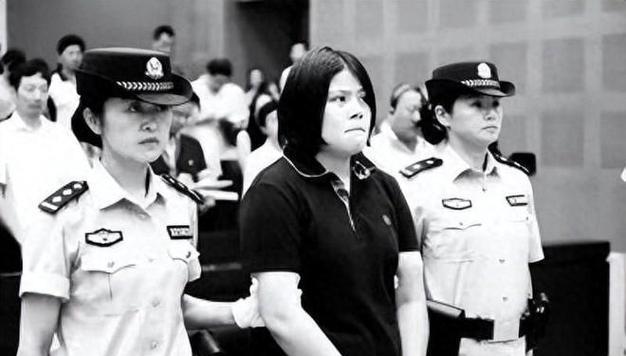 “应该判死刑！”1993年，五岁的小女孩苏丽，被母亲燕志云灌进嘴里一热油，活生生