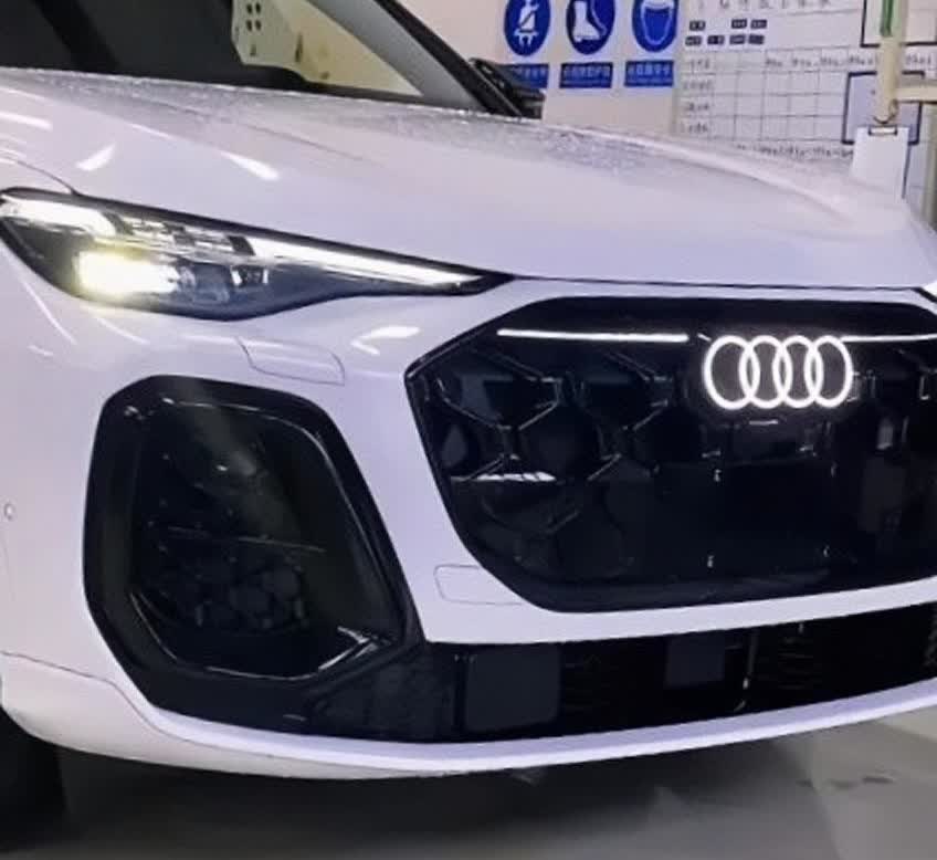 全新奥迪Q5L实车提前看，发光LOGO车标＋换装第五代EA888发动机＋华为乾崑