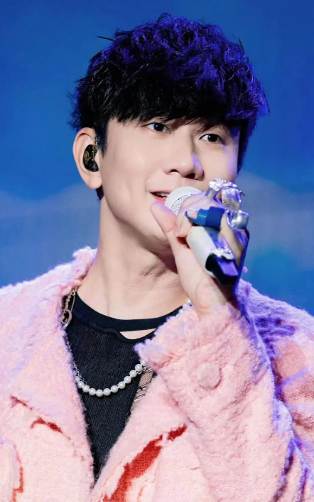 大家都别被林俊杰的外表骗了！