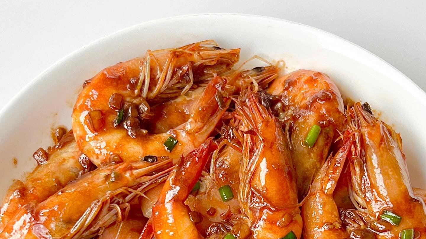 油焖大虾：一口鲜香满屋飘的家宴明星！