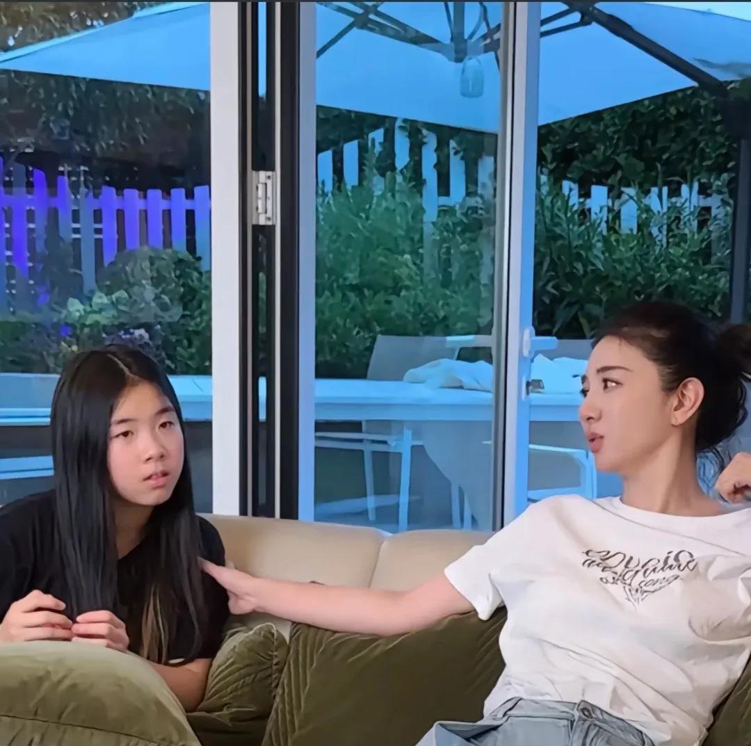 黄奕给所有女人都上了生动的一课
不管你是家里有矿，还是手上有钱
再漂亮都不要找丑