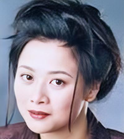 家人们，TVB演艺圈又出大新闻！知名女星黄凤琼居然转行做月嫂啦！
黄凤琼曾在周星
