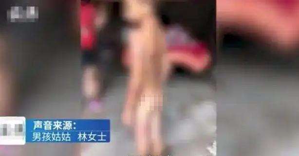 广东一个家境贫寒的8岁男孩，偷溜进邻居家看动画片，因为太饿，就吃了桌上的一包已拆
