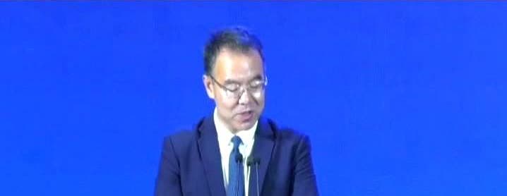 吉利杨学良直接炮轰比亚迪违法犯罪，这个事儿作为旁观者，我真的觉得挺可悲。

