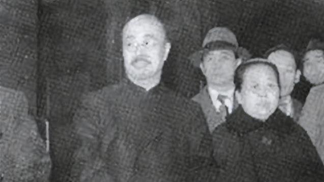 建国后，周作人给周总理写信请求工作，上报毛主席痛快说了八个字