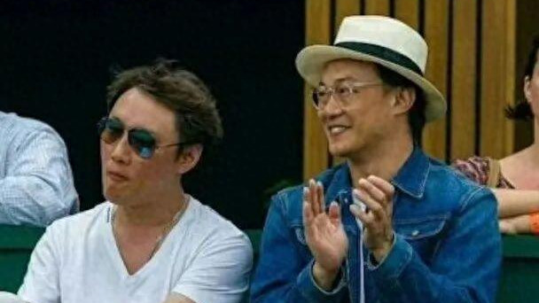陈奕迅亲哥罕见曝光！长相酷似双胞胎，早年留学多亏哥哥"撑腰"