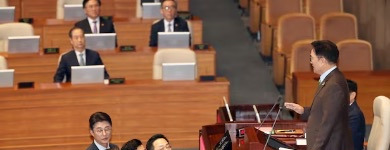 韩国总理国会演讲遭炮轰











韩国总理韩德洙的国会演讲引爆了一场