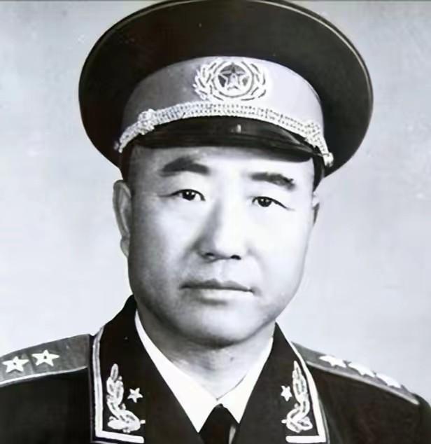 蒋氏给董其武发1900两黄金，主席指示：我们发15万现大洋
董其武，山西河津人，