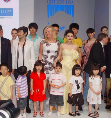 虽然大s已经去世几个月了但是从心里还是不能接受这个曾经在舞台上闪闪发光的大s真的