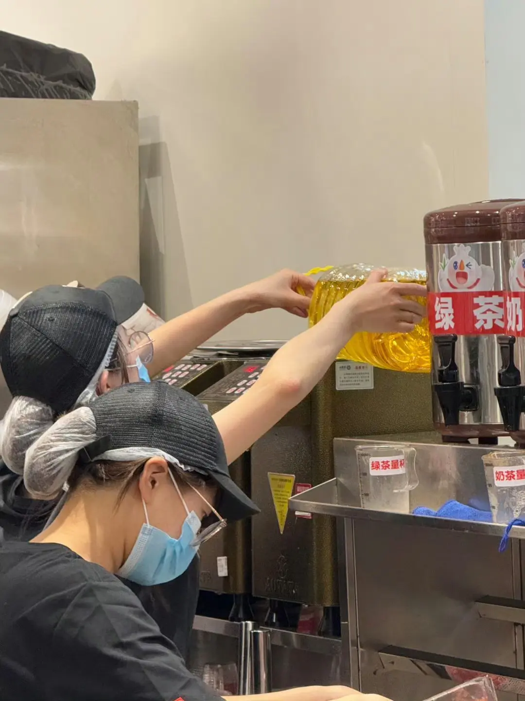 蜜雪冰城为什么会用到油啊？

