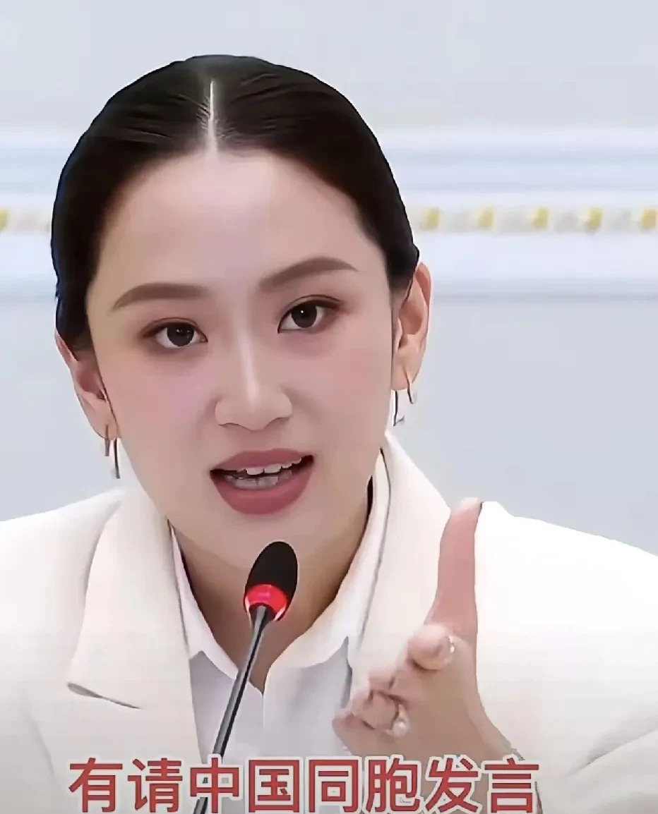 泰王高招！佩通坦停职后竟华丽转身











泰王的操作简直让人惊掉下