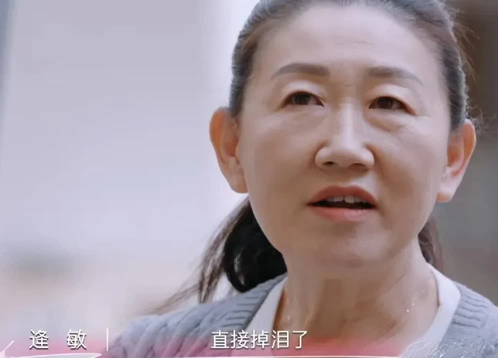 陈梦的妈妈对陈梦说：“我刚生下你，看到你是个女儿的时候，我直接哭了。因为你是个女