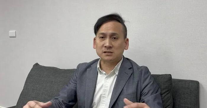 哇塞，这也太夸张了，叶元之的老爸竟然被他姐姐给了三个耳光。事情是这样的，民进党从
