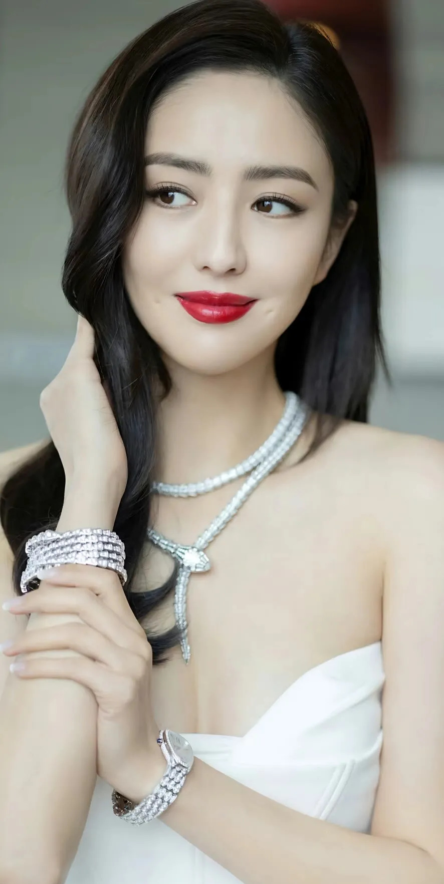 佟丽娅演员生涯回顾











你敢相信吗？一个来自新疆的锡伯族姑娘，