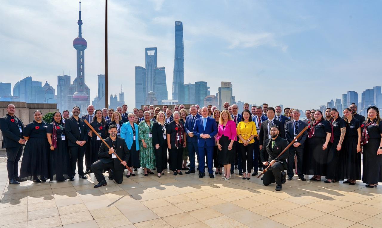新西兰总理猛夸中国
在当地时间17日晚间，新西兰总理拉克森抵达上海，这也是就任总