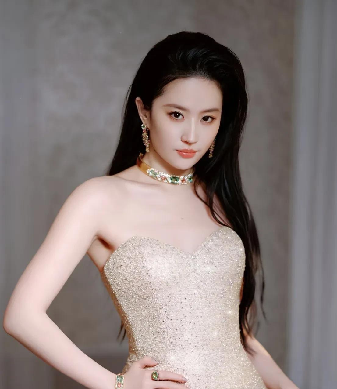 刘亦菲后悔透了，
不是后悔自己37岁了还没结婚，
也不是后悔没拿到白玉兰最佳女主