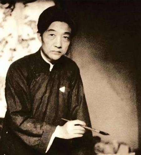 1937年，徐悲鸿在香港时，遇到一个德国人售卖四箱古画，当徐悲鸿看到第三箱时，突