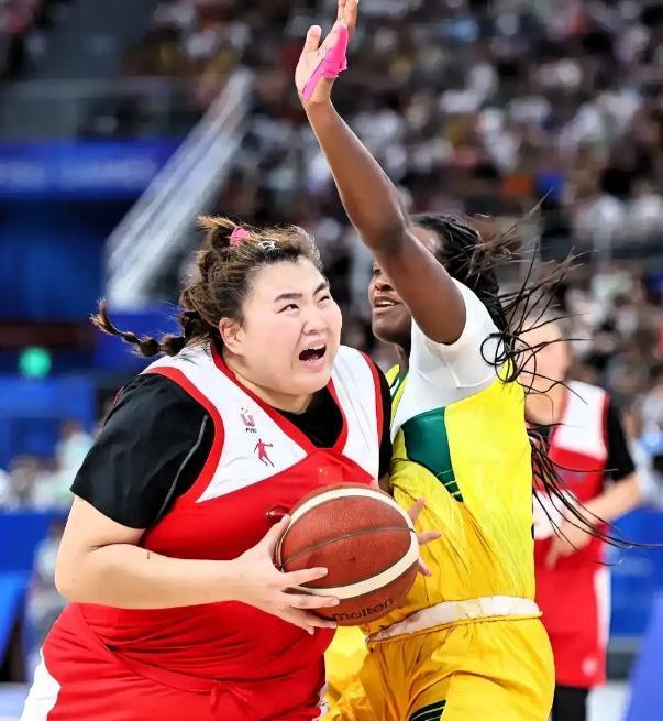 大运会中国女篮81：69战胜美国女篮夺得冠军，很多人又开始吹捧中国女篮，其实真的