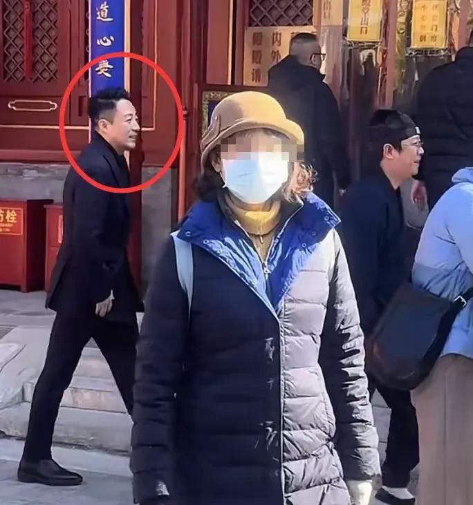 汪小菲，让人意外。
2月26日，44岁的汪小菲，冲上热搜，这一次，不是和马筱梅秀