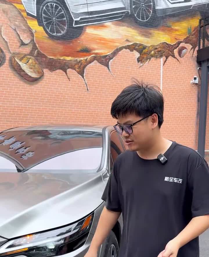 大家好，我跟你讲。今天到店一台25款的RX300的醇享版。今天这个车友差不多有一