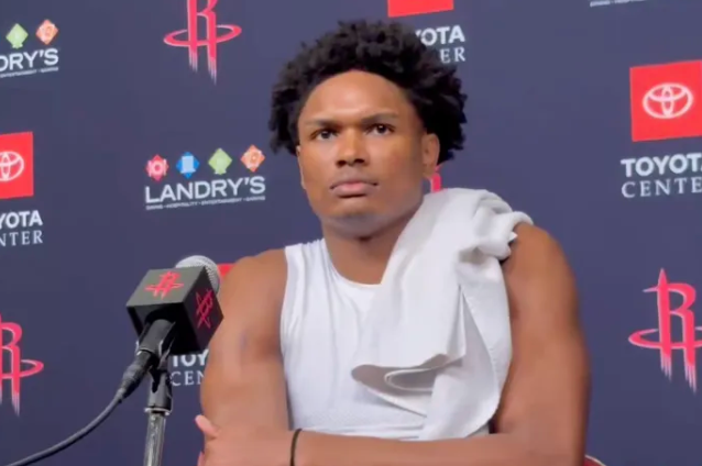 NBA火箭115-113击败快船。
赛后火箭球员阿门-汤普森接受了记者采访，阿门