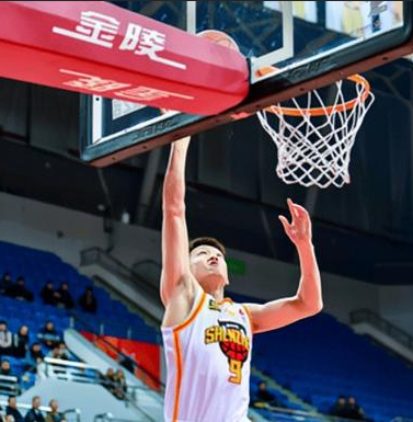 周鹏19分，深圳男篮客场逆转江苏，CBA常规赛，深圳男篮客场挑战江苏，这场比赛深